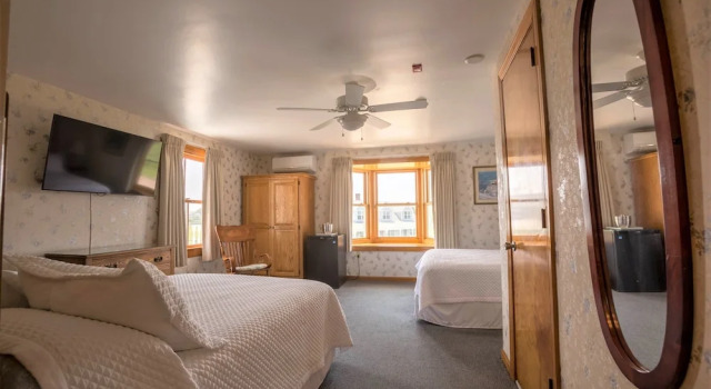 Четырёхместный номер Standard с видом на сад Rose Farm Inn