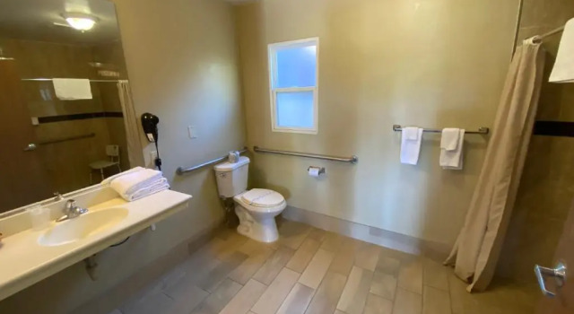 Студия Town and Country Inn