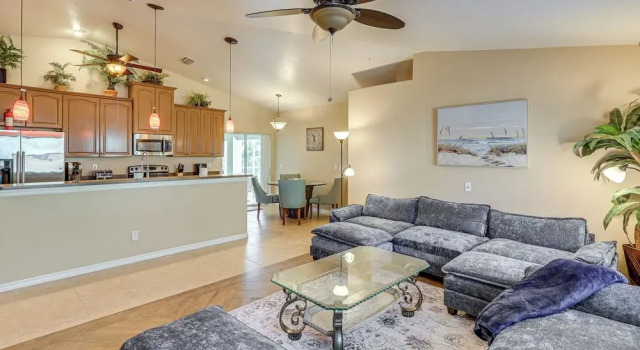 Family Fun! Spacious Home in Cape Coral, Varaa Lomakoti Huvilat kohteessa Florida, Villa