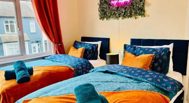 Big 3bed 2bath House Tropical Oasis Pet Friendly!, Rezervasyon Tatil Evi Merseyside villalar, Villa