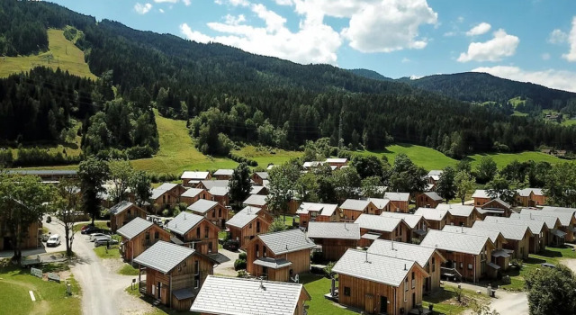 Шале Attractive Chalet With Whirlpool