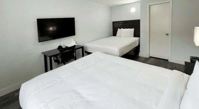 Четырёхместный номер Deluxe Motel 6 Santa Cruz, CA