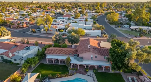 Коттедж Historic Desert Rose Estate Pool Sauna Sleeps 12