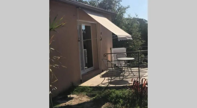 Logement attenant à une villa T2 avec terrasse ., Забронировать Вилла Бес-сюр-Исоль Green Provence