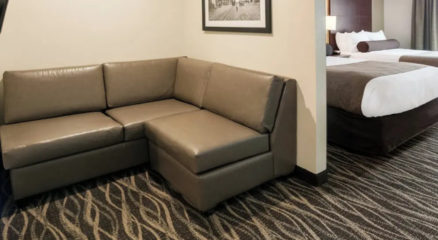 Четырёхместная студия Cobblestone Hotel & Suites Appleton International Airport