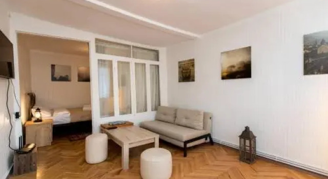Wehost Apartment in the heart of Old Tbilisi, Забронировать Апартаменты/квартира Мтацминда Тбилиси, рядом с Концертный зал Тбилиси