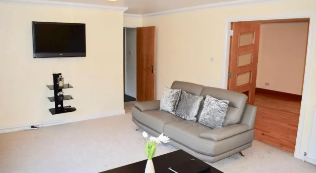 Kelpies Serviced Apartments Kavanagh- 5 Bedrooms, Book Lejlighed Hoteller i Bathgate med parkering, Parkering