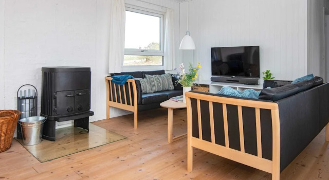 Simplistic Holiday Home in OksbÃ¸l near Sea, Rezervovat Rekreační dům Hotely v Henne s parkováním, Parkování