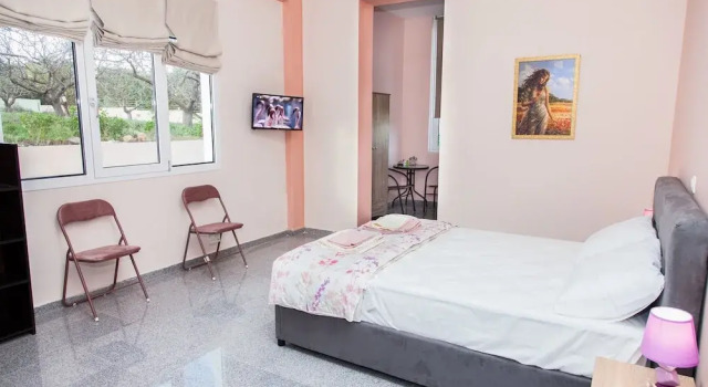 Bright and Relax Studio A in Porto Rafti, Забронировать Отель Отели Маркопоуло - Месогаиа с парковкой, Парковка