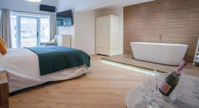 Suite 5 - Sleeping Giant Hotel - PEN Y CAE Inn