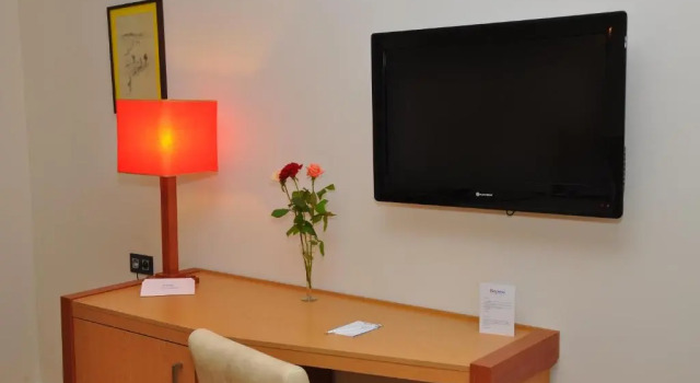 Camera Luxury Across Hotels & Spa