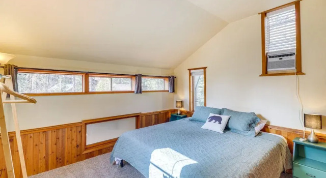 'griz Den' Cabin w/ 2 King Beds Near Glacier!, จอง โรงแรม Hungry Horse มอนตานา