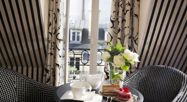 Полулюкс Hotel Ares Eiffel