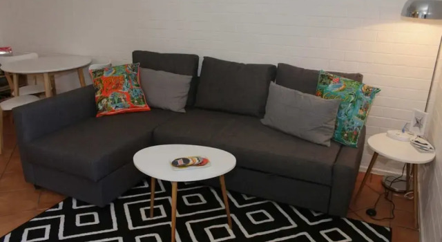 Lovely 1 Bedroom Apartment Steps to the Beach, Buchen Sie Ferienwohnung Hotels in Queensland mit Parkplatz, Parkplätze