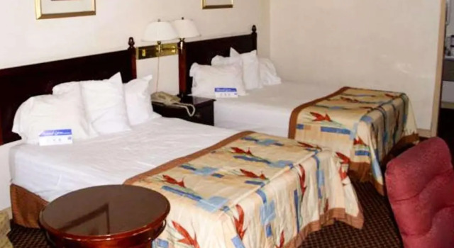 Четырёхместный номер Standard Super Inn & Suites by OYO Milledgeville