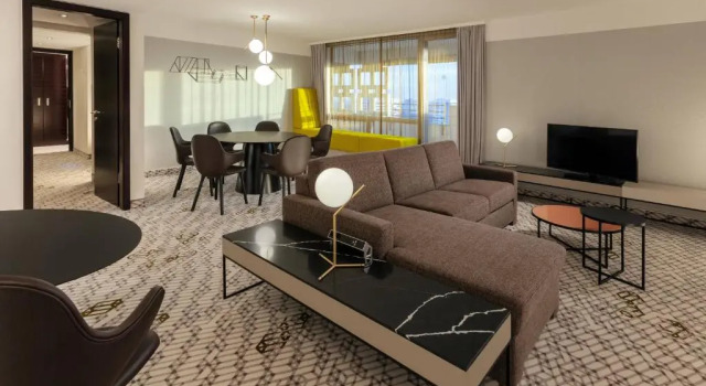Люкс Deluxe с 2 комнатами Four Points by Sheraton Munich Arabellapark