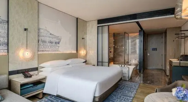 Номер Standard с 2 комнатами с видом на озеро Wuhan Marriott Hotel Wuchang