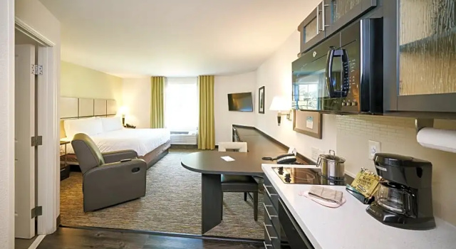 Люкс Standard Candlewood Suites Lafayette by IHG