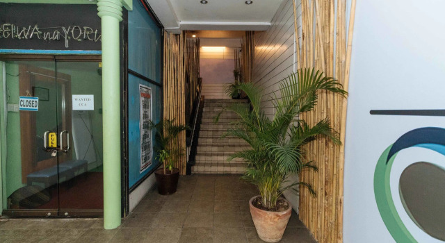 RedDoorz @ Amorsolo Makati