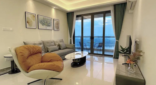 Номер Superior с 3 комнатами с балконом и с видом на море R&F Superior Homestay By Han Lin Sojourn