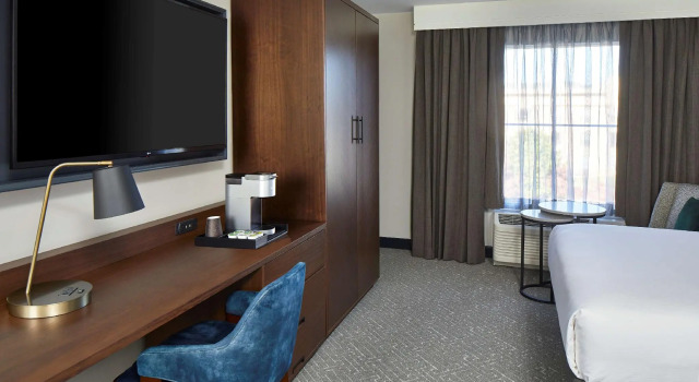 Четырёхместный номер Standard Cumberland House Knoxville, Tapestry Collection by Hilton