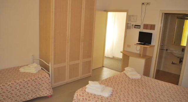 Четырёхместный семейный номер Standard с балконом Hotel Cristoforo Colombo