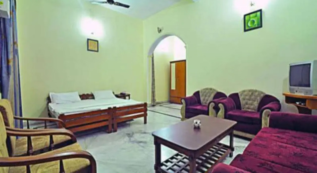 Relax Inn Kathgodam, Rezerwuj Hotel Hotele w Uttarakhand z basenem, Basen