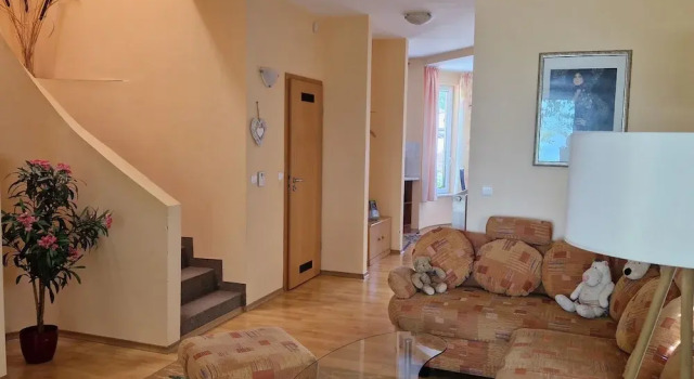 Коттедж Sunshine Beach House  directly at the  lake
