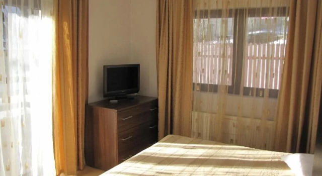 Hotel Silvia Apart Sinaia, Забронировать Отель Отели Синая с парковкой, рядом с Замок Пелеш, Парковка