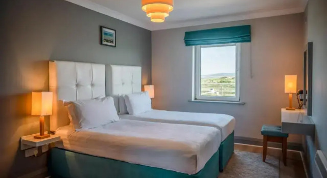 Полулюкс Connemara Sands Hotel & Spa