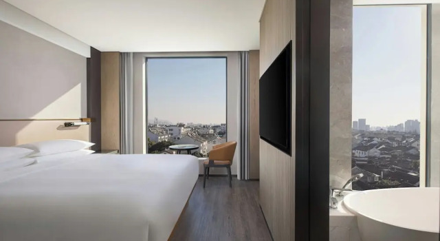 Двухместный люкс с видом на город AC Hotel by Marriott Suzhou, Guan Qian
