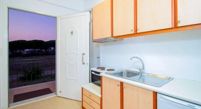 Коттедж рядом с пляжем Romanos Beach Villas
