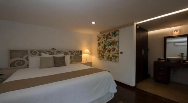 Полулюкс с видом на бассейн Colombe Hotel Boutique