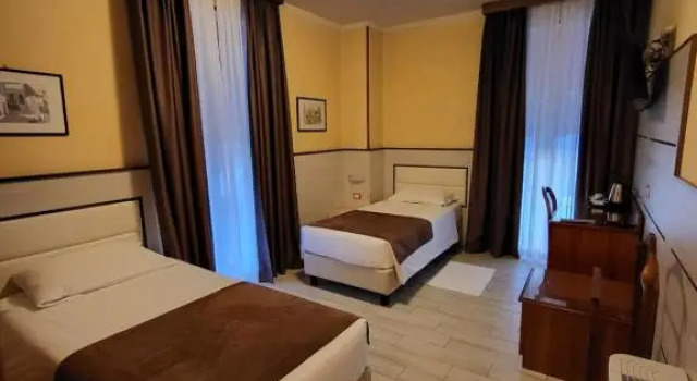 Standard Doppel Zimmer mit Balkon Hotel Lenotel