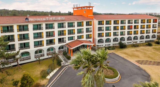 Whinstone Hotel and Resort