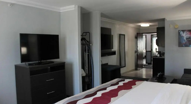 Люкс Best Western Medical Center North Inn & Suites Near Six Flags