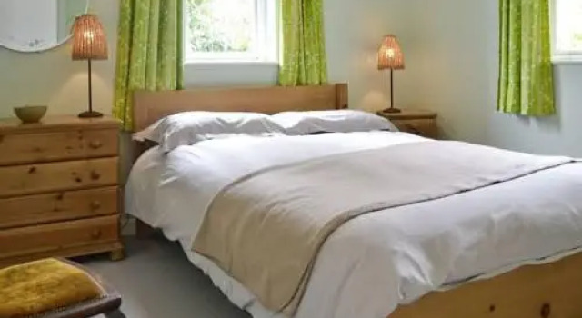 Well Well, Book Hotel Eglwyswrw Pembrokeshire