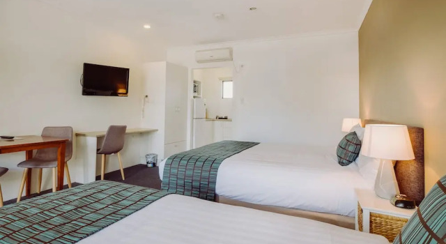 Двухместная студия с балконом Artesian Spa Motel