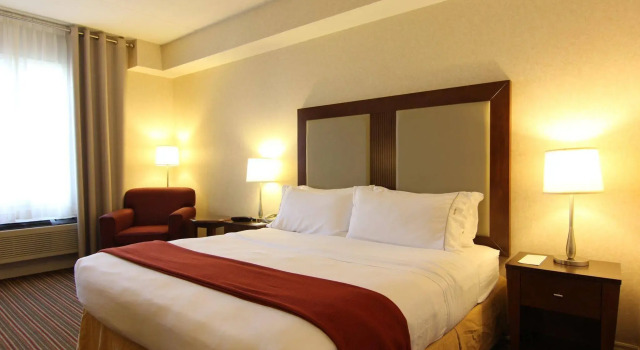 Holiday Inn Express Whitby Oshawa, an IHG Hotel, Prenota Hotel Oshawa Durham Region