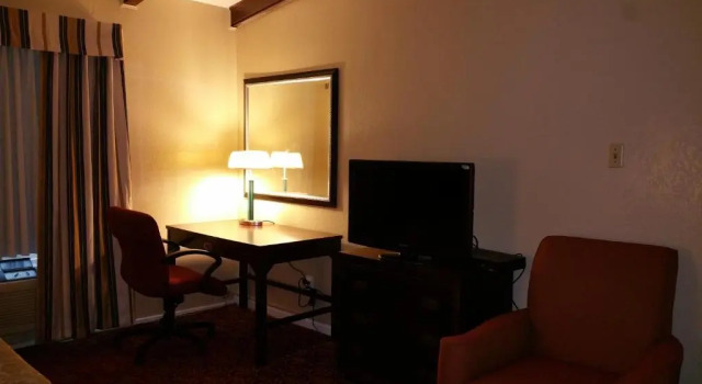 Четырёхместный номер Standard Executive Inn and Suites Waxahachie