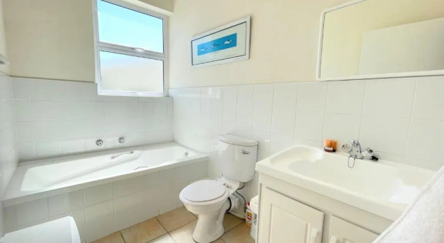 Апартаменты Beachy Head Hideaway - Sea Facing Apartment At Rob 5 Beach