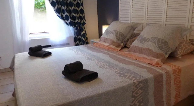 Chez Jean - Newly renovated air-conditioned flat at the foot of the ramparts, 4 people