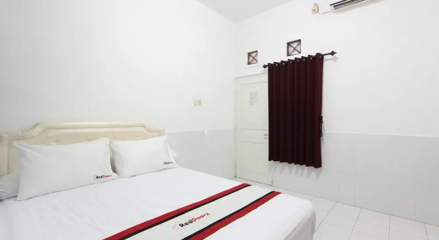 RedDoorz near Gejayan, Book Hotel Depok 