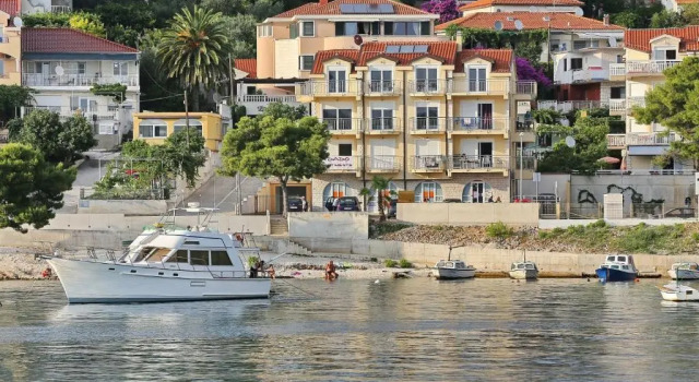 Студия с балконом и с видом на море Apartments Dado Trogir