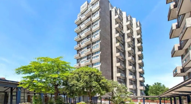 Central 2 Bedroom Apartment With Amazing Views, Забронировать Апартаменты/квартира Отели Большого Лондона с парковкой, Парковка