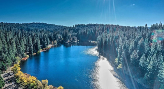 Arnold Family Cabin w/ Hot Tub, Arcade & Deck, Reserva ahora Casa o chalet Arnold California