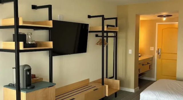 Четырёхместный номер Standard с красивым видом из окна Atlantic View Hotel