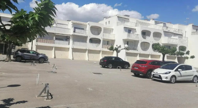Studio cabine le grau du roi 6 min de la plage à pied, Rezerwuj Hotel Hotele w Camargue z parkingiem, Parking