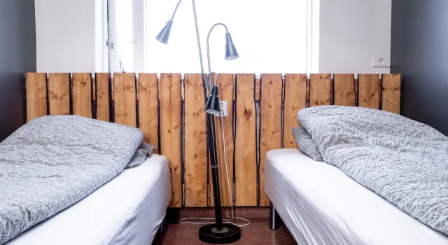 AU44 hostel