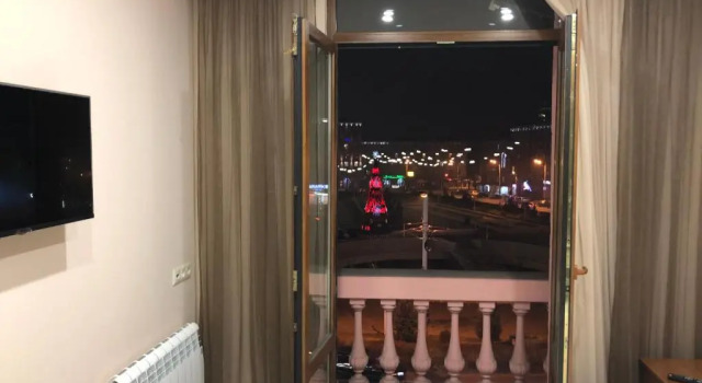 Квартира около станции метро с балконами, Book Apartment Hotels in Shengavit with Parking, Parking